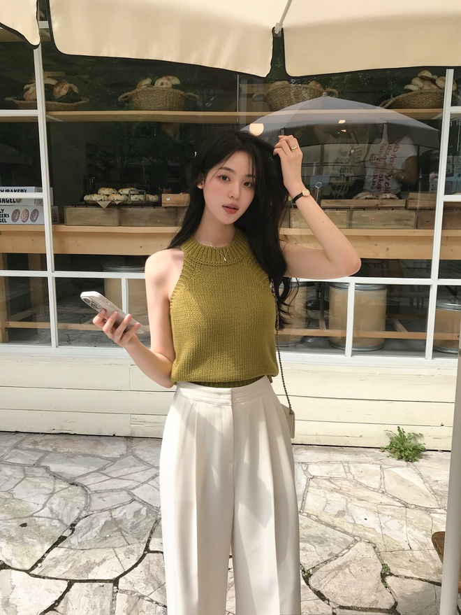 Biết được 4 mẫu quần dài hoàn hảo để phối cùng áo màu sắc, chị em sẽ mặc đẹp xuất sắc hơn hẳn - 8