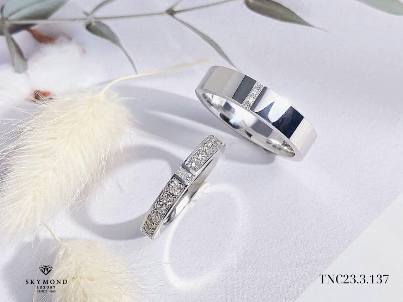 Chuyện chưa kể: Vì sao Platin tỏa sáng vượt thời gian? (Kể từ góc nhìn khoa học: Tính sáng bóng tự nhiên – không phai màu – phản quang mạnh khiến Platin luôn “shine” theo đúng nghĩa.)